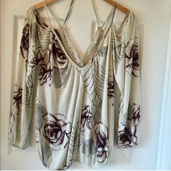 Free People Ivory V-neck Long sleeve top with purple floral print NWOT Size L - Picture 3 of 4